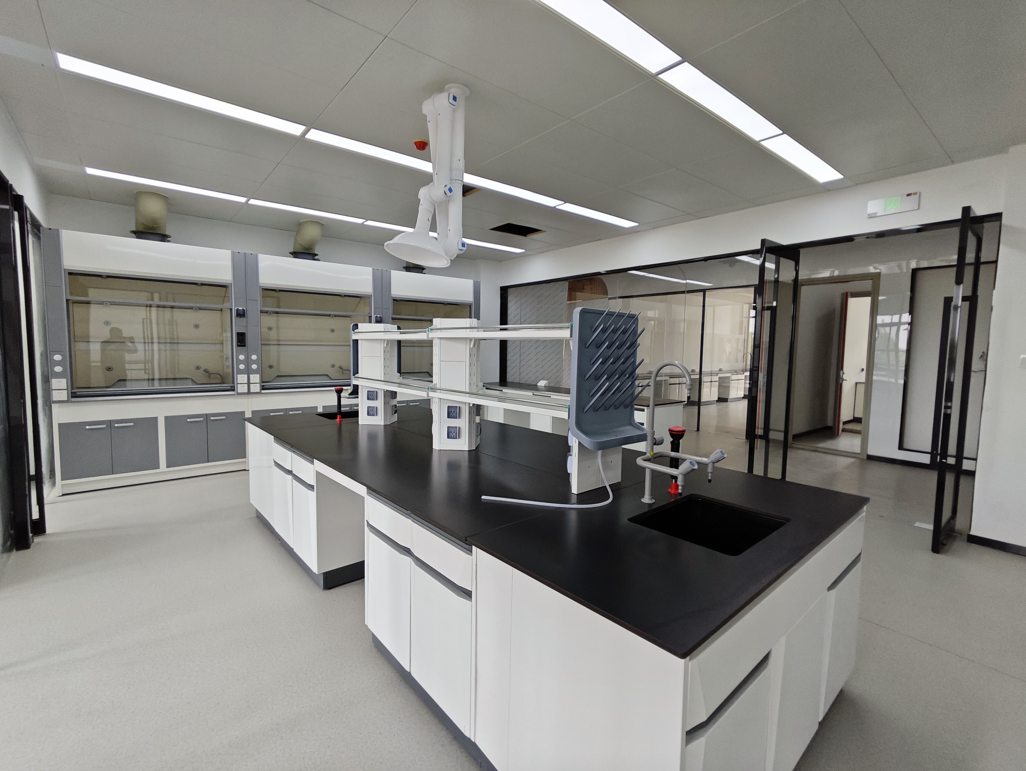 實(shí)驗(yàn)臺(tái)實(shí)現(xiàn)高效工作的設(shè)計(jì)原則